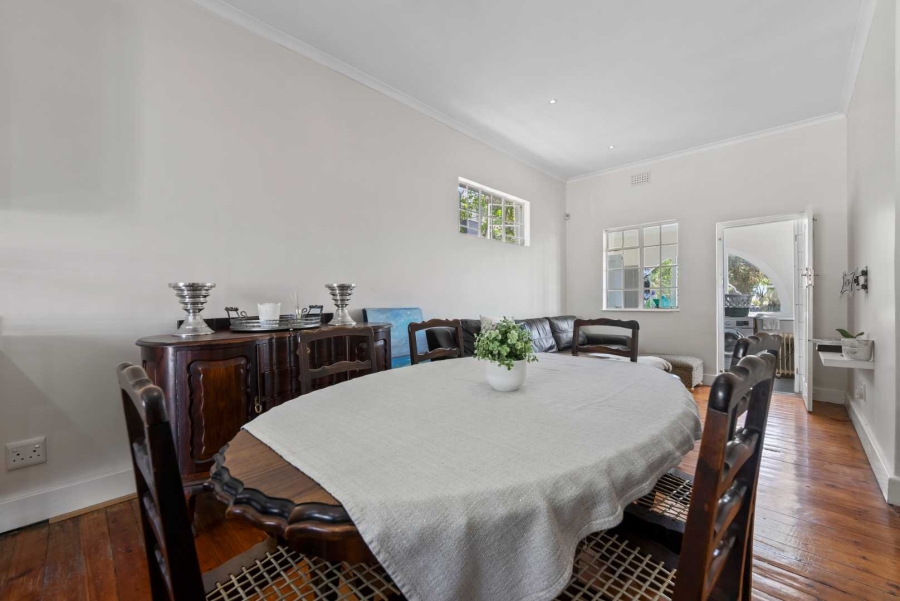 5 Bedroom Property for Sale in Green Point Western Cape